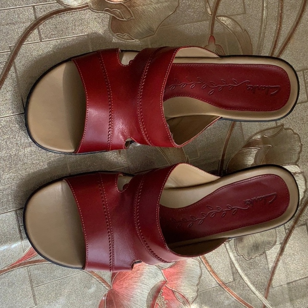 Clark’s Burgundy/Red sandal size 8